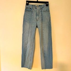 Ultra High Rise - Ankle Straight Jeans. Abercrombie & Fitch.
